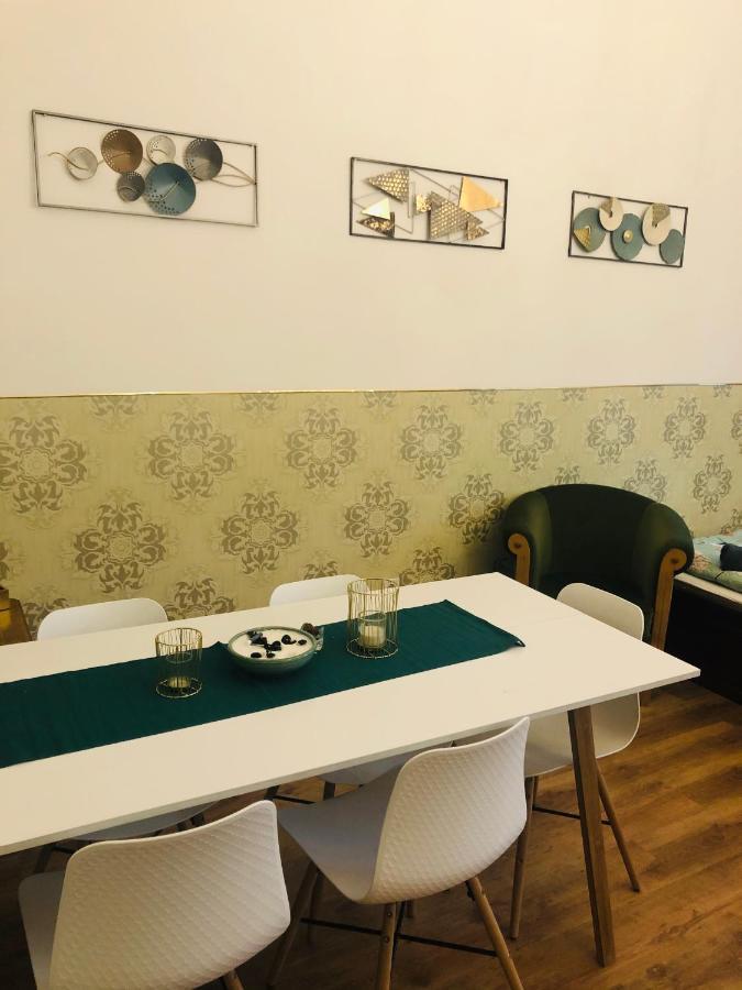 Modern Classic On Kiraly Budapest Extérieur photo